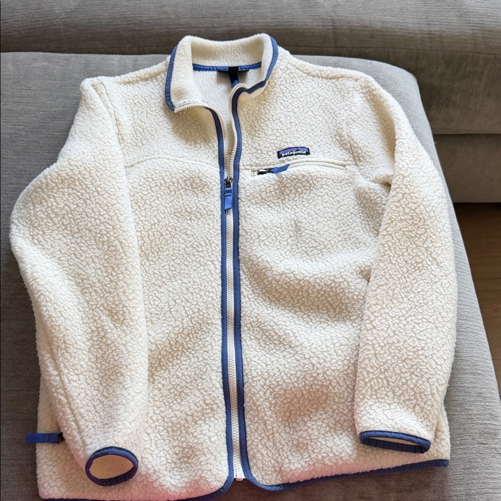 Patagonia Off-White Fleece Jacket with Blue Accents
